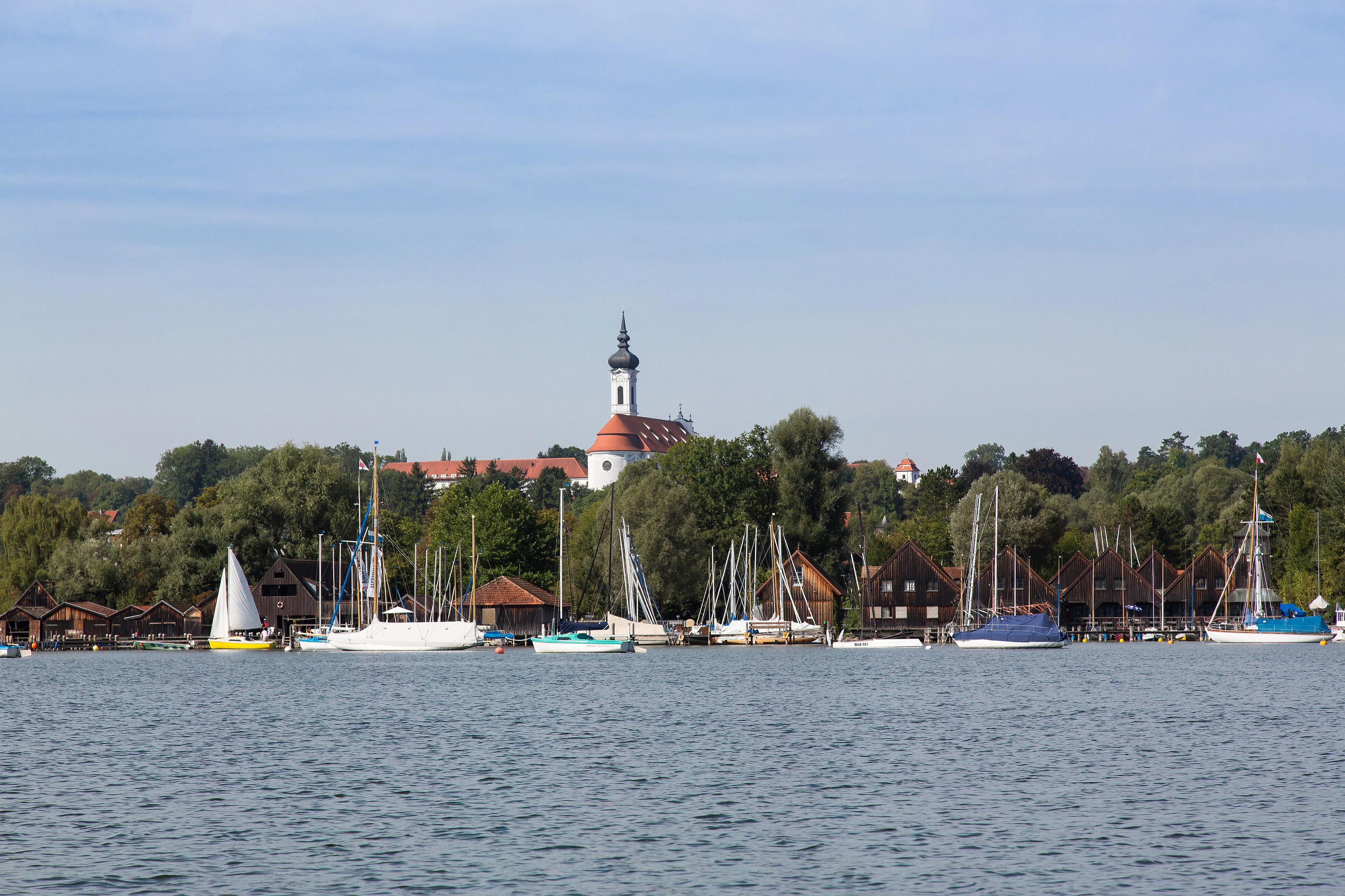 Seeansicht mit Booten