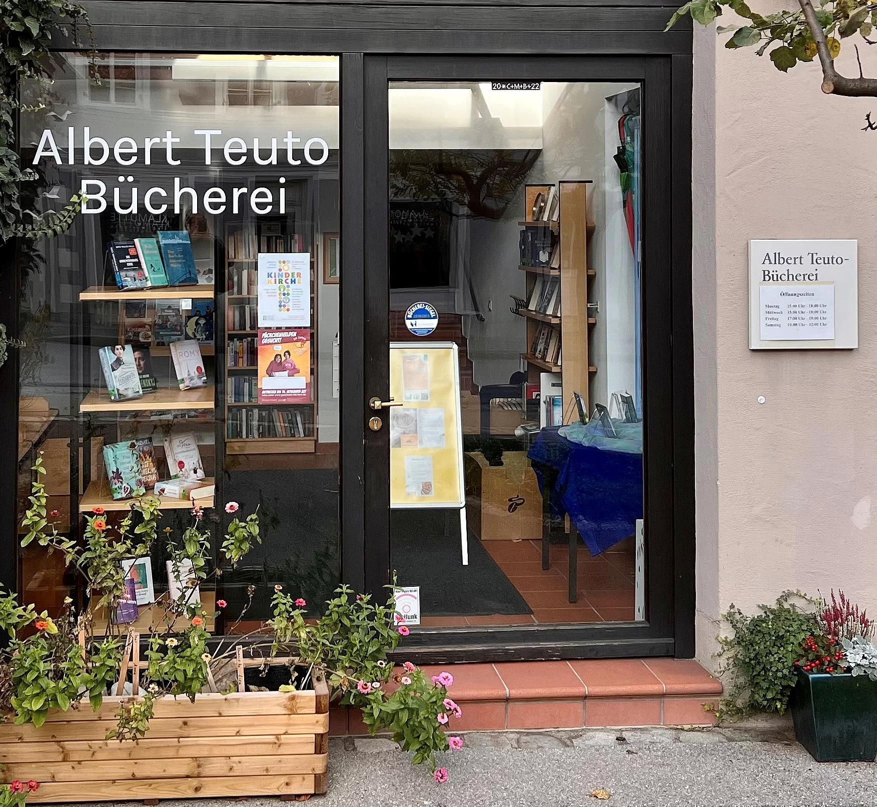 Albert Teuto Bücherei Eingang