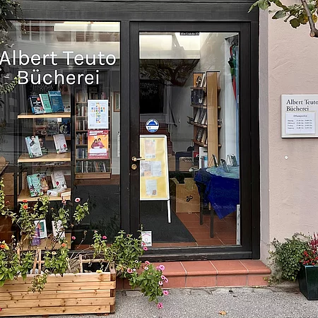 Albert Teuto Bücherei Eingang
